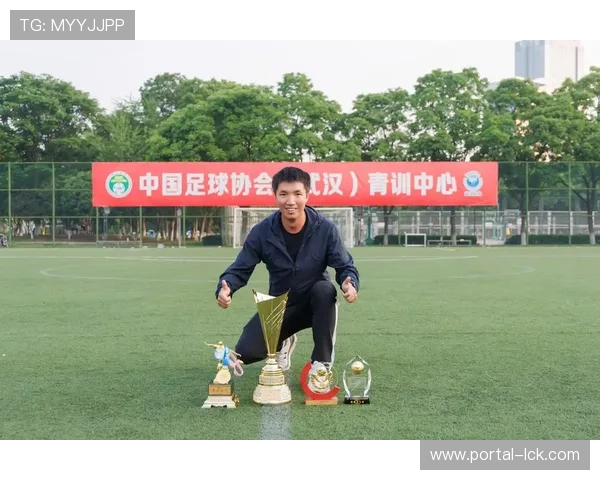 足球青训与文化教育融合，培养全面发展人才